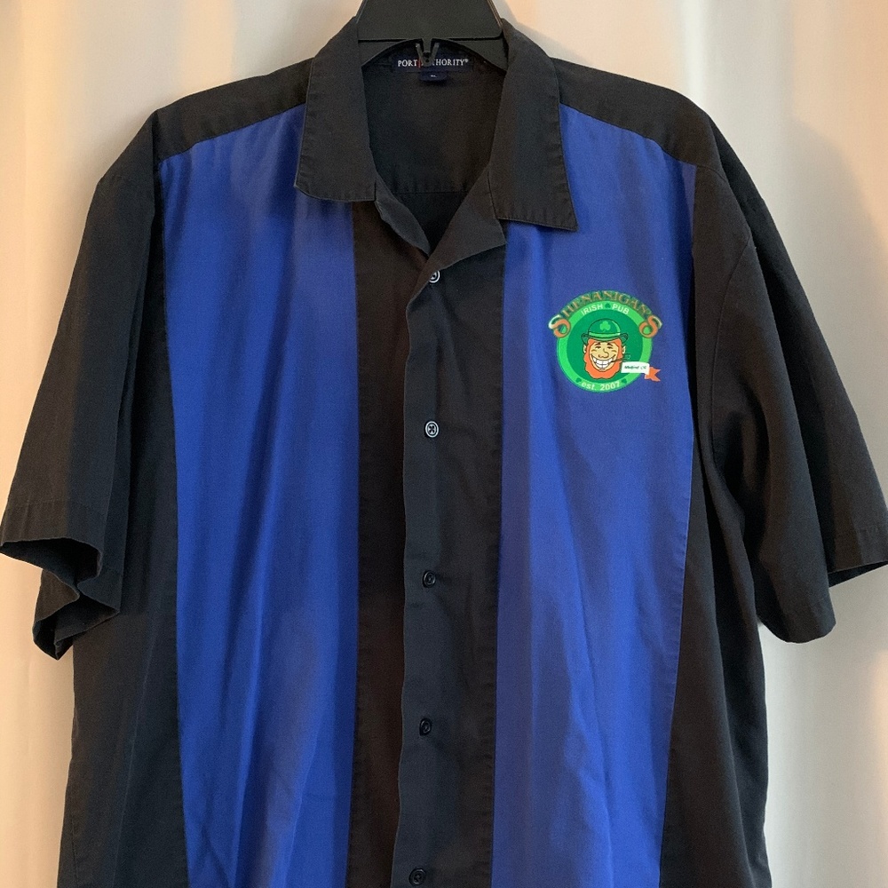 Shenanigan's Irish Pub Short Sleeve Button Up